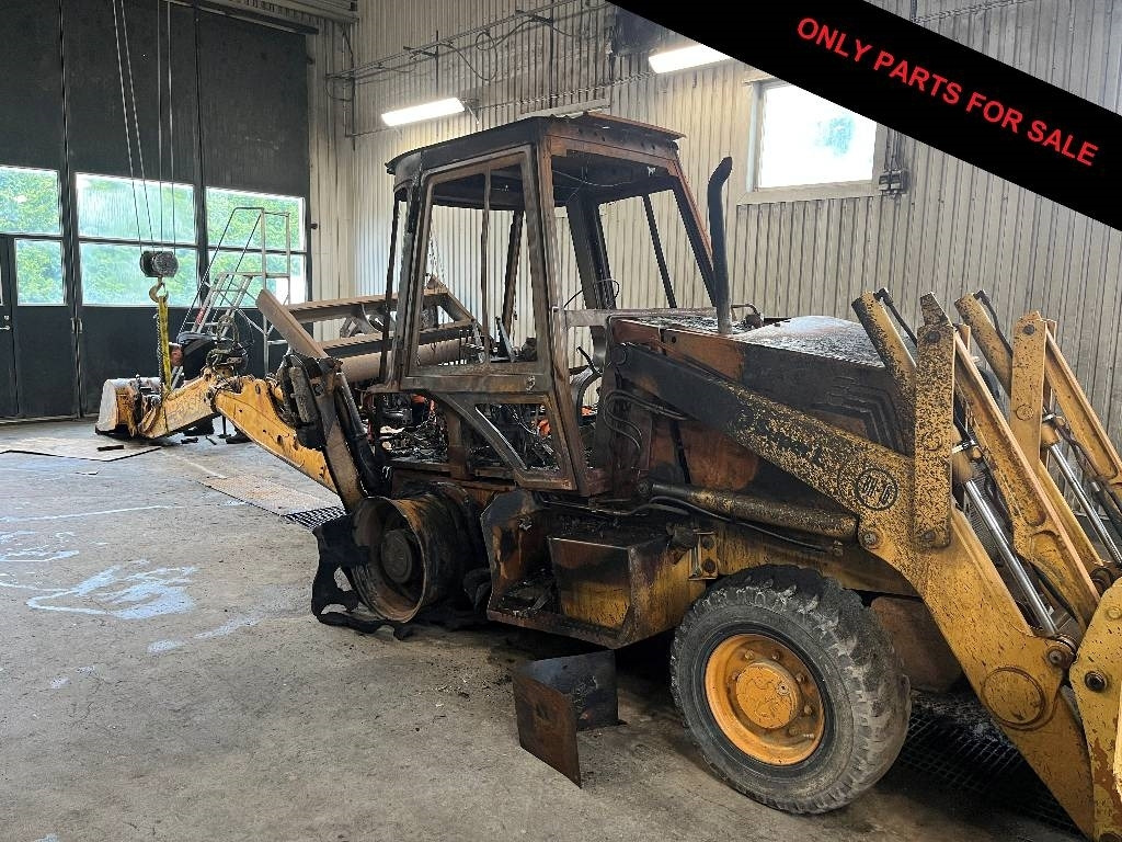 Case 580 Super L Dismantled. Only spare parts - Tractopelle: photos 1 Case 580 Super L Dismantled. Only spare parts - Tractopelle: photos 1