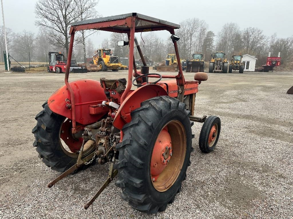 Massey Ferguson 130 Dismantled. Only specific spare parts - Tracteur agricole: photos 2 Massey Ferguson 130 Dismantled. Only specific spare parts - Tracteur agricole: photos 2