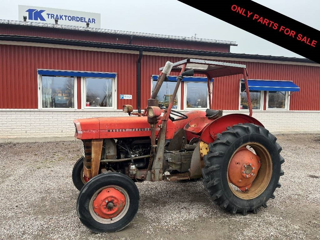 Massey Ferguson 130 Dismantled. Only specific spare parts - Tracteur agricole: photos 1 Massey Ferguson 130 Dismantled. Only specific spare parts - Tracteur agricole: photos 1