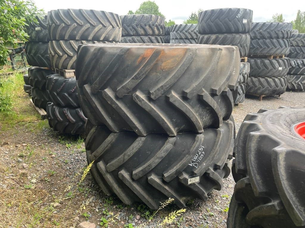 Mitas 900/60R38 Däck till Claas Lexion 6800 - Pneu pour Machine agricole: photos 1 Mitas 900/60R38 Däck till Claas Lexion 6800 - Pneu pour Machine agricole: photos 1