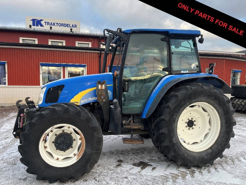New Holland T 5070 Dismantled. Only spare parts - Tracteur agricole: photos 1 New Holland T 5070 Dismantled. Only spare parts - Tracteur agricole: photos 1