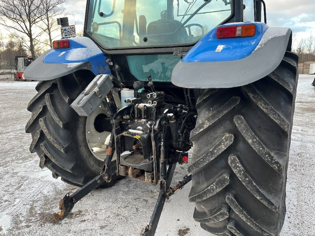New Holland T 5070 Dismantled. Only spare parts - Tracteur agricole: photos 4 New Holland T 5070 Dismantled. Only spare parts - Tracteur agricole: photos 4
