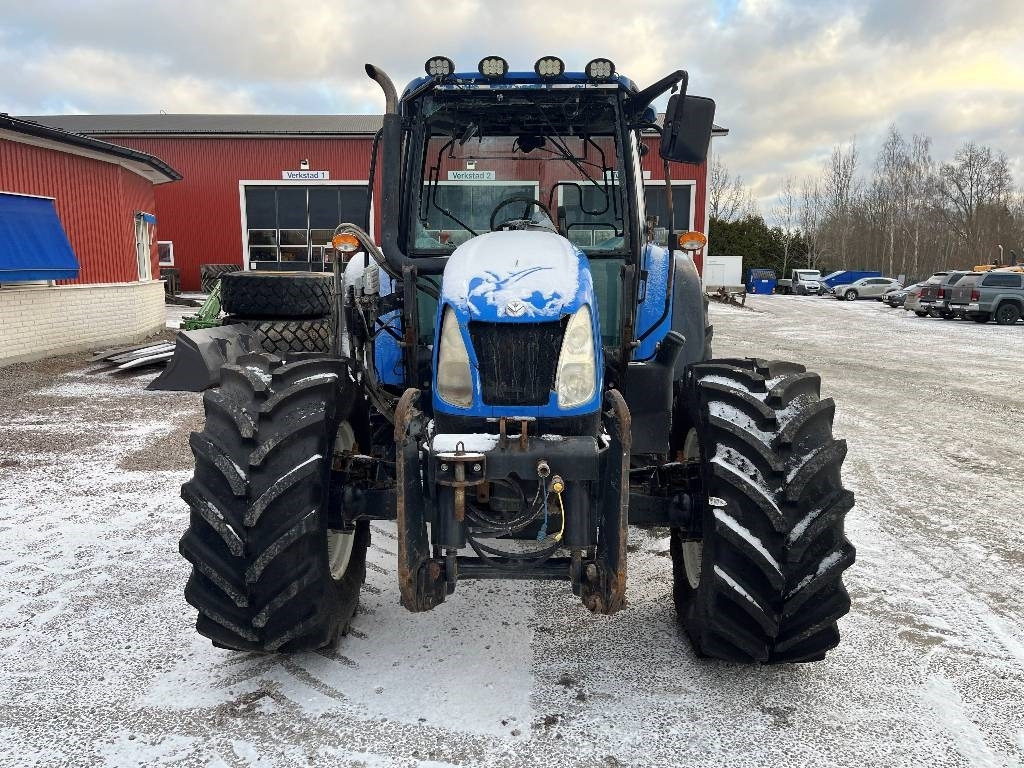 New Holland T 5070 Dismantled. Only spare parts - Tracteur agricole: photos 2 New Holland T 5070 Dismantled. Only spare parts - Tracteur agricole: photos 2