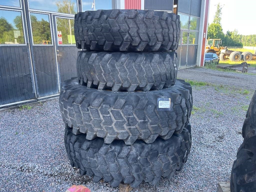 Nokian 18,4-34 14,9-24 till Volvo Bm 840 841  - Pneu pour Engins de chantier: photos 1 Nokian 18,4-34 14,9-24 till Volvo Bm 840 841  - Pneu pour Engins de chantier: photos 1