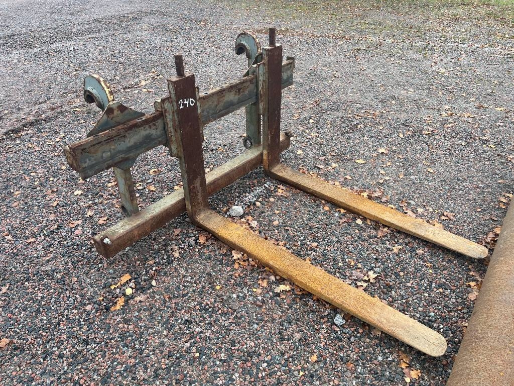 Pallgafflar / Forks Volvo Stora Bm fästet - Fourches pour Engins de chantier: photos 1 Pallgafflar / Forks Volvo Stora Bm fästet - Fourches pour Engins de chantier: photos 1