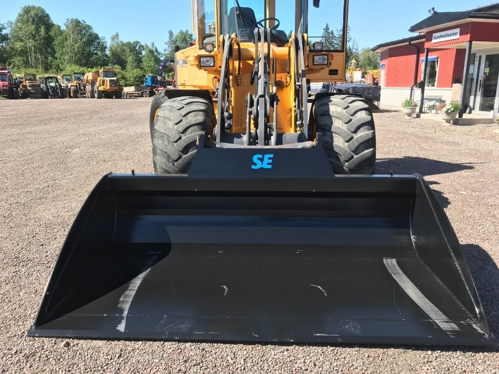 Planeringsskopa SE 2,65 Bred Rasskydd - Godet pour Engins de chantier: photos 2 Planeringsskopa SE 2,65 Bred Rasskydd - Godet pour Engins de chantier: photos 2