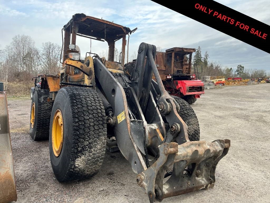 Volvo L 120 F Dismantled. Only sold as spare parts - Chargeuse sur pneus: photos 1 Volvo L 120 F Dismantled. Only sold as spare parts - Chargeuse sur pneus: photos 1
