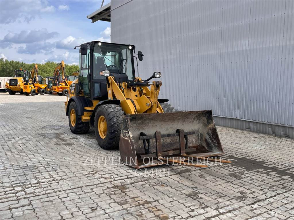 CAT 907M - Chargeuse sur pneus: photos 2 CAT 907M - Chargeuse sur pneus: photos 2