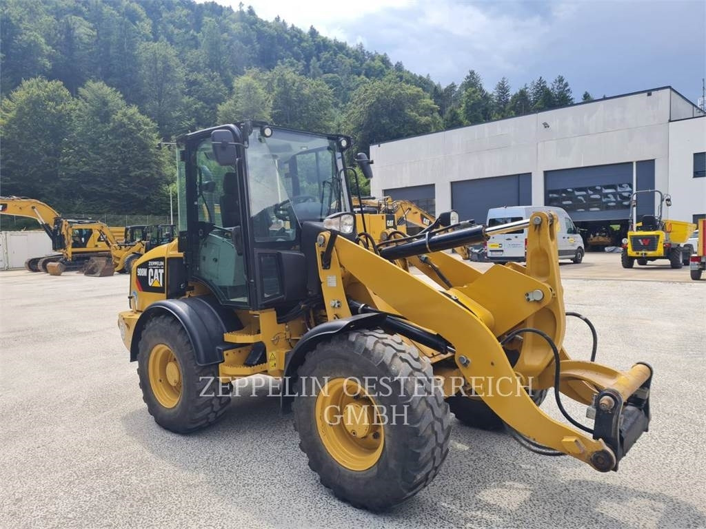 CAT 908M - Chargeuse sur pneus: photos 1 CAT 908M - Chargeuse sur pneus: photos 1