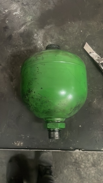 Akumulator gazowy John Deere - Accumulateur pour Machine agricole: photos 2 Akumulator gazowy John Deere - Accumulateur pour Machine agricole: photos 2