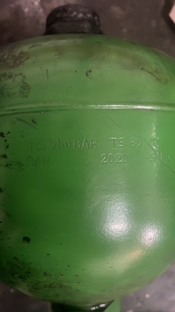 Akumulator gazowy John Deere - Accumulateur pour Machine agricole: photos 1 Akumulator gazowy John Deere - Accumulateur pour Machine agricole: photos 1