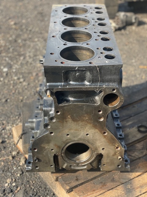 Blok Silnika Valmet Sisu 420 DR / 420 DSRE - Bloc-cylindres pour Machine agricole: photos 1 Blok Silnika Valmet Sisu 420 DR / 420 DSRE - Bloc-cylindres pour Machine agricole: photos 1