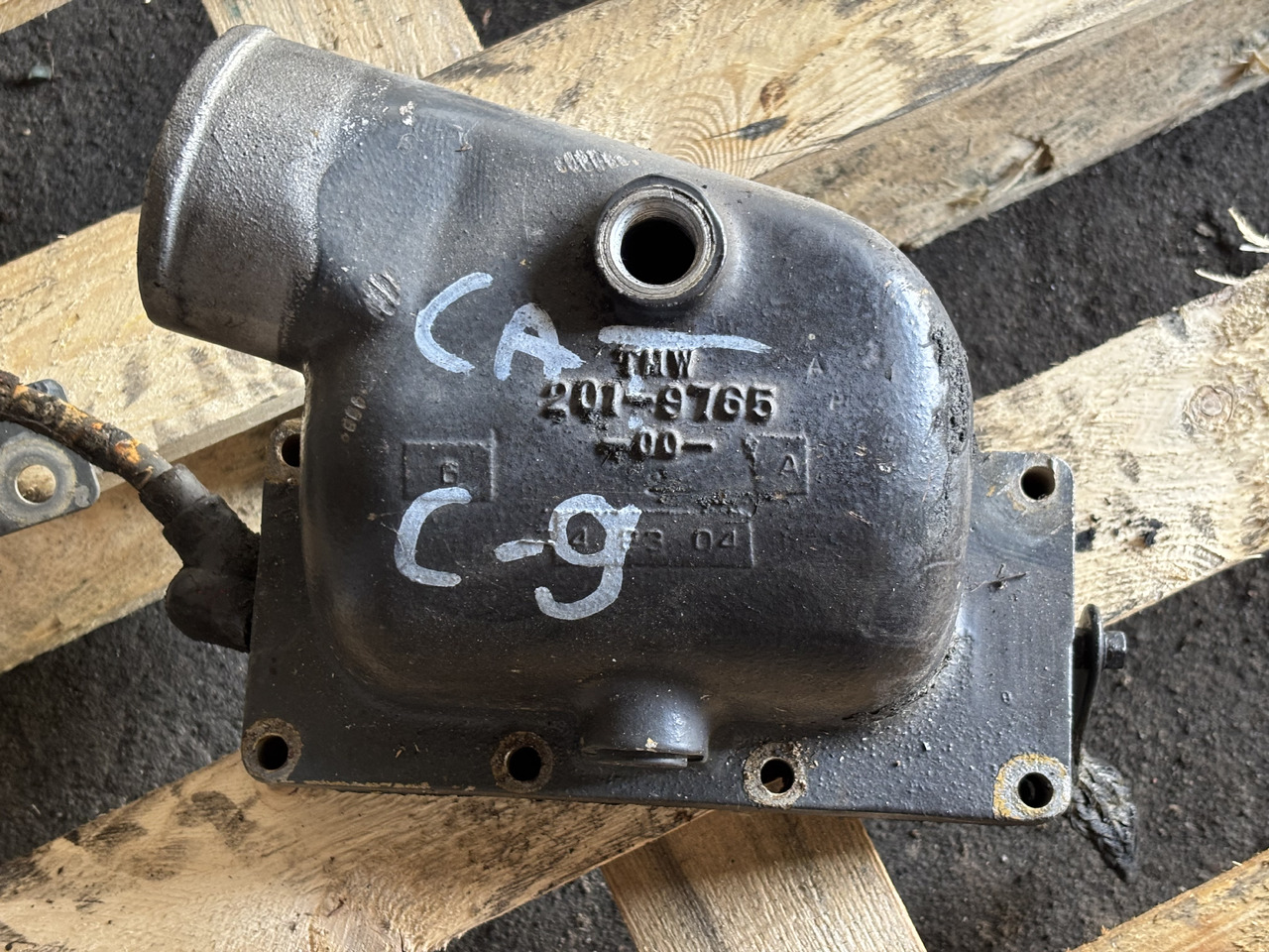 CAT Caterpillar C9 201-9765 Kolanko Wlotu Powietrza 2019765 - Tuyau d'admission d'air pour Machine agricole: photos 1 CAT Caterpillar C9 201-9765 Kolanko Wlotu Powietrza 2019765 - Tuyau d'admission d'air pour Machine agricole: photos 1