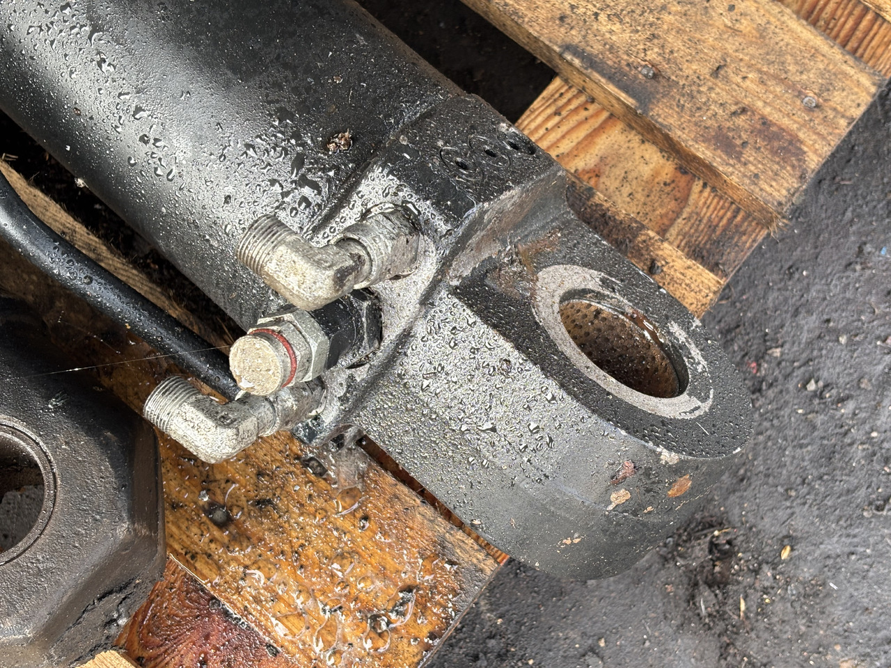 CAT Caterpillar TH336 TH 336 Siłownik Wychyłu Łyżki - Vérin hydraulique pour Chariot télescopique: photos 2 CAT Caterpillar TH336 TH 336 Siłownik Wychyłu Łyżki - Vérin hydraulique pour Chariot télescopique: photos 2