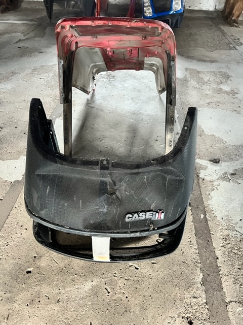 Case Farmall Pokrywa Maska silnika 84472108 - Capot pour Tracteur agricole: photos 1 Case Farmall Pokrywa Maska silnika 84472108 - Capot pour Tracteur agricole: photos 1
