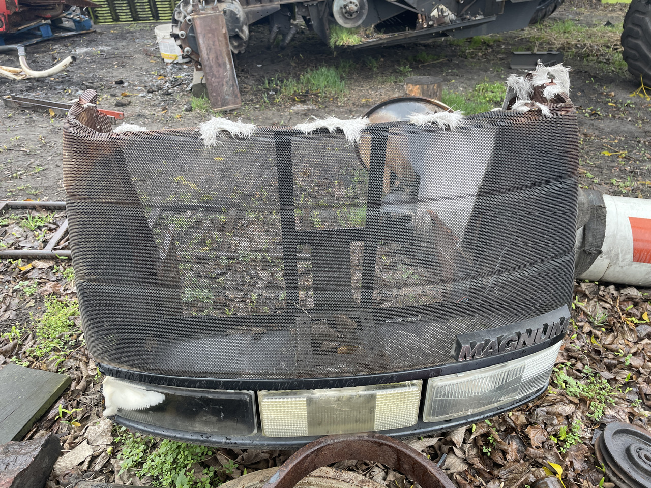 Case Magnum - grill kratka maski lampy - Calandre pour Machine agricole: photos 1 Case Magnum - grill kratka maski lampy - Calandre pour Machine agricole: photos 1