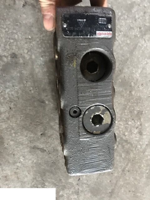 Claas Arion - Blok Zaworowy REXROTH - Valve hydraulique pour Machine agricole: photos 1 Claas Arion - Blok Zaworowy REXROTH - Valve hydraulique pour Machine agricole: photos 1