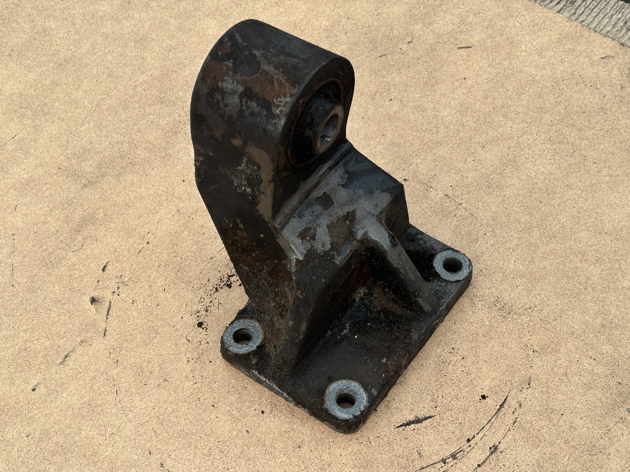 Claas LEXION 780 Wspornik silnika kompletny 00 0791 800 0 0007918000 - Support de moteur pour Moissonneuse-batteuse: photos 1 Claas LEXION 780 Wspornik silnika kompletny 00 0791 800 0 0007918000 - Support de moteur pour Moissonneuse-batteuse: photos 1