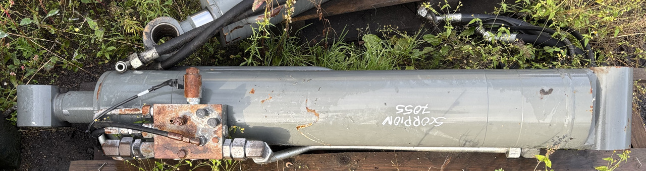 Claas Scorpion 7055 Siłownik Podnoszenia 0013048390 00 1304 839 0 - Vérin hydraulique pour Chariot télescopique: photos 1 Claas Scorpion 7055 Siłownik Podnoszenia 0013048390 00 1304 839 0 - Vérin hydraulique pour Chariot télescopique: photos 1