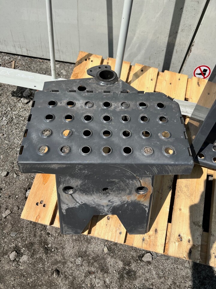 Claas Trion Dżwigar drabinki 0027017446 - Marchepied pour Machine agricole: photos 4 Claas Trion Dżwigar drabinki 0027017446 - Marchepied pour Machine agricole: photos 4