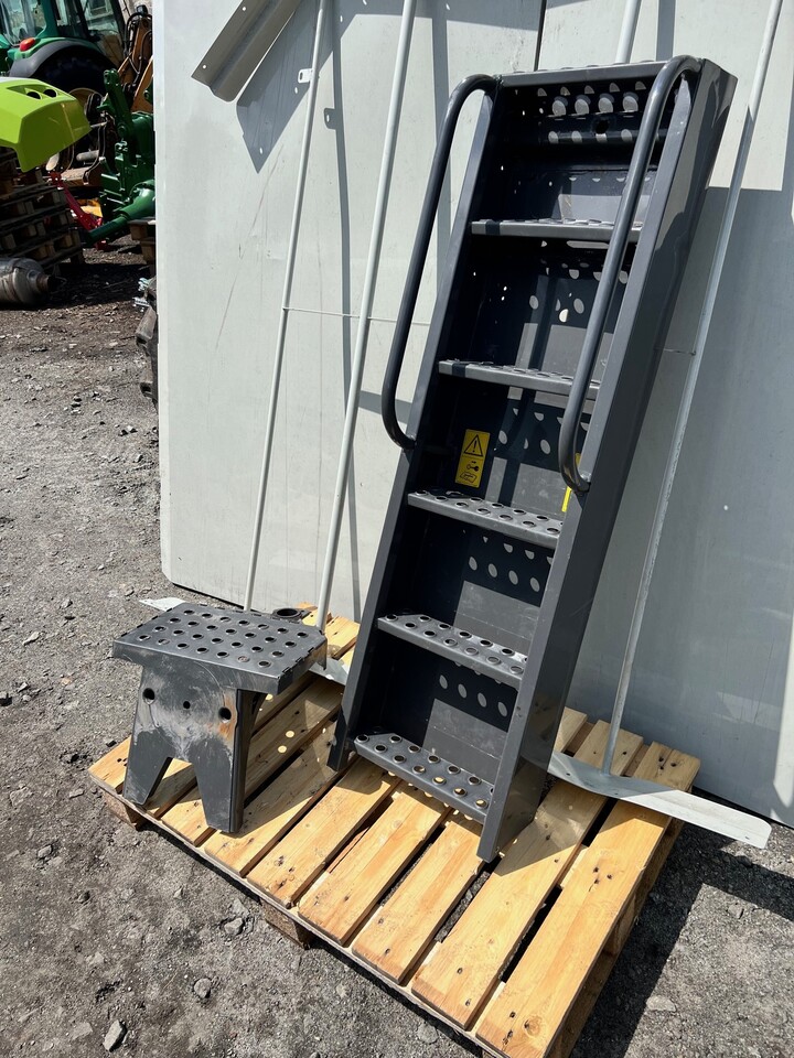 Claas Trion Dżwigar drabinki 0027017446 - Marchepied pour Machine agricole: photos 3 Claas Trion Dżwigar drabinki 0027017446 - Marchepied pour Machine agricole: photos 3