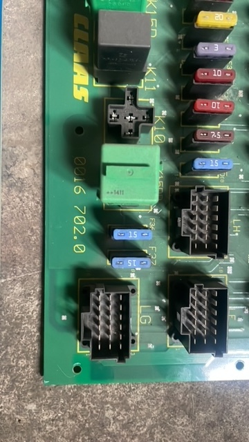 Claas lexion płyta bezpieczników 0016702.0 - Fusible pour Moissonneuse-batteuse: photos 1 Claas lexion płyta bezpieczników 0016702.0 - Fusible pour Moissonneuse-batteuse: photos 1