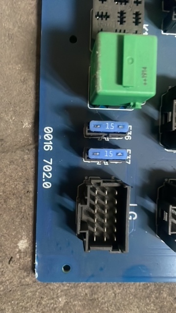 Claas lexion płyta bezpieczników 0016702.0 - Fusible pour Moissonneuse-batteuse: photos 2 Claas lexion płyta bezpieczników 0016702.0 - Fusible pour Moissonneuse-batteuse: photos 2