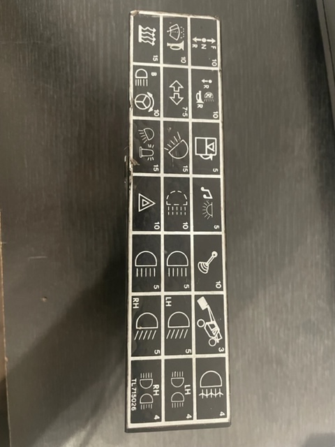 Claas ranger centrala elektryczna bezpieczników - Fusible pour Machine agricole: photos 2 Claas ranger centrala elektryczna bezpieczników - Fusible pour Machine agricole: photos 2