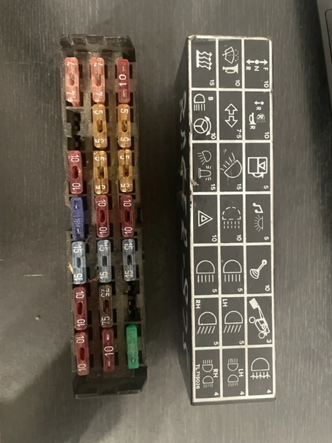 Claas ranger centrala elektryczna bezpieczników - Fusible pour Machine agricole: photos 1 Claas ranger centrala elektryczna bezpieczników - Fusible pour Machine agricole: photos 1