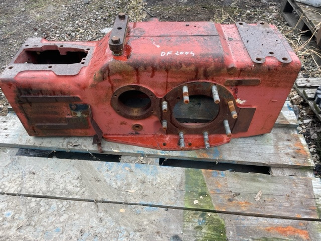 Deutz Fahr 2004 - Obudowa Tylnego Mostu | Obudowa Skrzyni Biegów - Essieu et pièces pour Machine agricole: photos 1 Deutz Fahr 2004 - Obudowa Tylnego Mostu | Obudowa Skrzyni Biegów - Essieu et pièces pour Machine agricole: photos 1