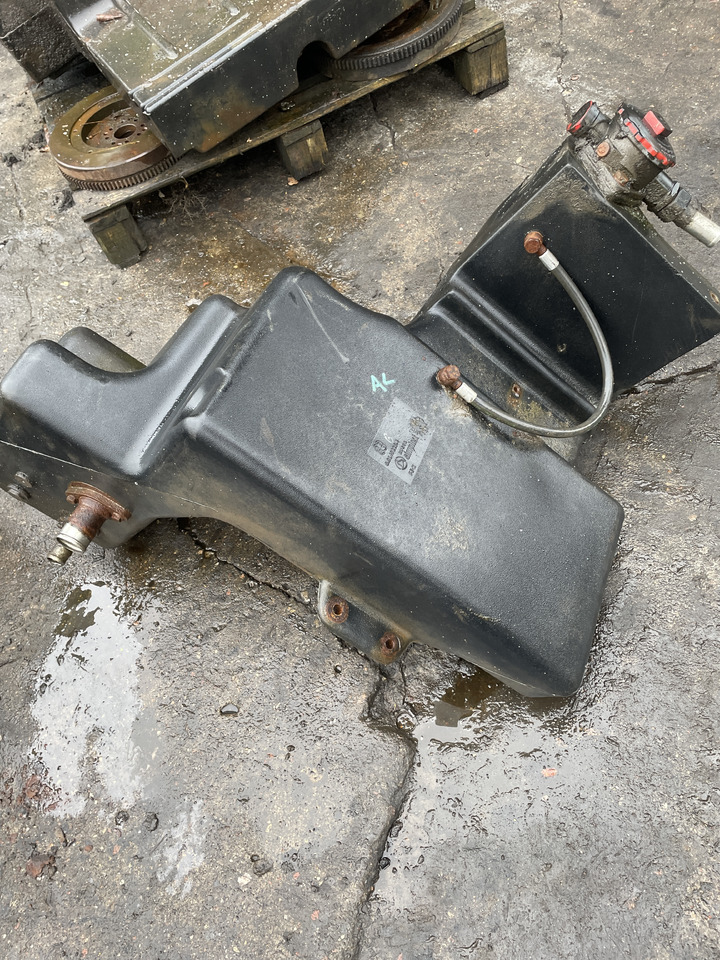 Deutz Fahr Agrotron - zbiornik paliwa 001492284 - Réservoir de carburant: photos 2 Deutz Fahr Agrotron - zbiornik paliwa 001492284 - Réservoir de carburant: photos 2