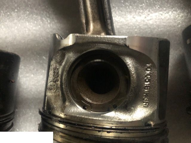 Deutz TCD 2012 L06 4V - Tłok - Pistons/ Anneaux/ Manchons pour Machine agricole: photos 1 Deutz TCD 2012 L06 4V - Tłok - Pistons/ Anneaux/ Manchons pour Machine agricole: photos 1