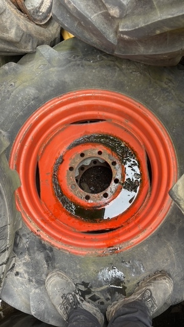 Felga 16x26 koło 23.1 - 26 Claas Dominator - Jante pour Machine agricole: photos 1 Felga 16x26 koło 23.1 - 26 Claas Dominator - Jante pour Machine agricole: photos 1