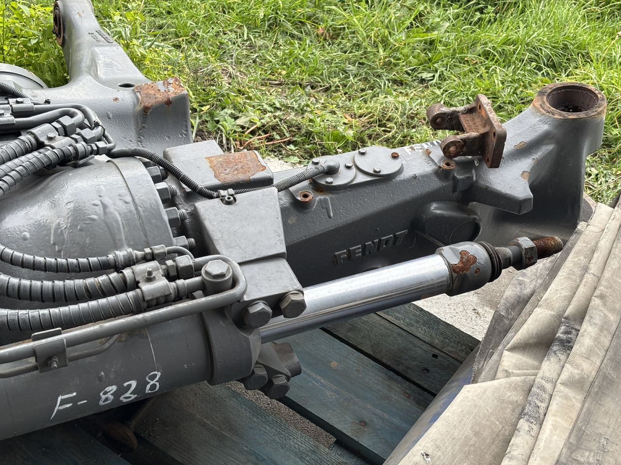 Fendt 828 Obudowa Łączona Osi 755/137 F835300020260 F835300020250 - Essieu et pièces pour Machine agricole: photos 2 Fendt 828 Obudowa Łączona Osi 755/137 F835300020260 F835300020250 - Essieu et pièces pour Machine agricole: photos 2