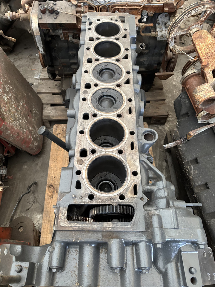 Fendt 936 Gen 7 Silnik D1556LE523 Blok Silnika H218PF150269A - Bloc-cylindres pour Machine agricole: photos 3 Fendt 936 Gen 7 Silnik D1556LE523 Blok Silnika H218PF150269A - Bloc-cylindres pour Machine agricole: photos 3