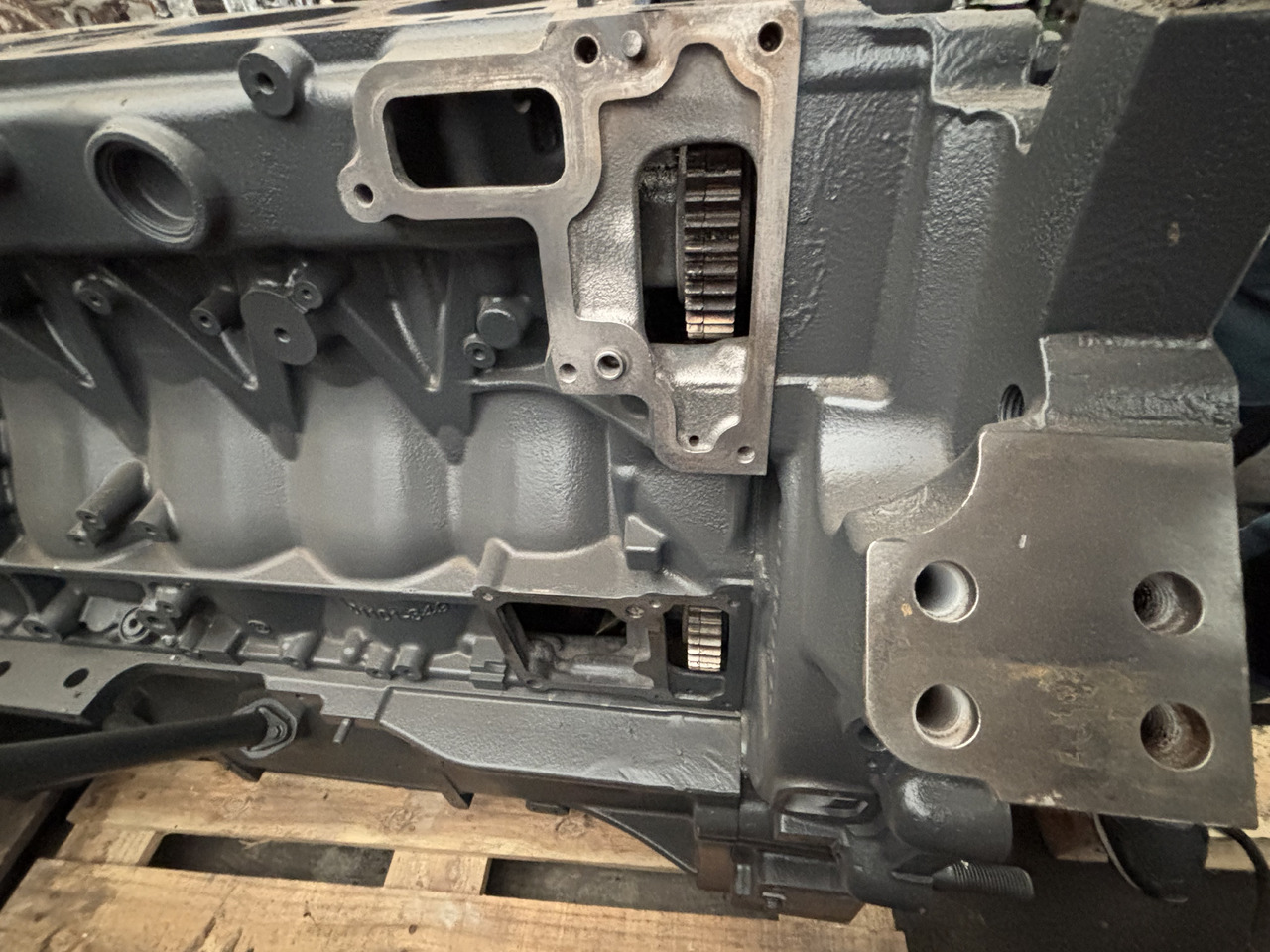 Fendt 936 Gen 7 Silnik D1556LE523 Miska Olejowa H218PF150163A CZĘŚCI - Carter d'huile pour Tracteur agricole: photos 4 Fendt 936 Gen 7 Silnik D1556LE523 Miska Olejowa H218PF150163A CZĘŚCI - Carter d'huile pour Tracteur agricole: photos 4