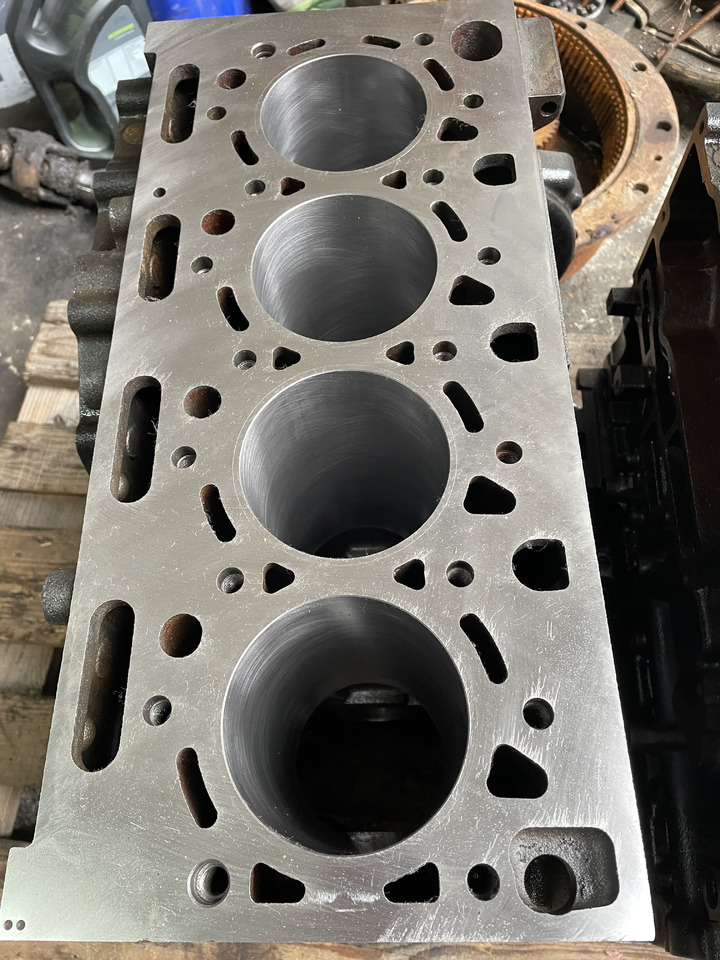 JCB 444 Dieselmax 97kW 4.4L - blok silnika po pełnej regeneracji 320/A1612 - Bloc-cylindres pour Machine agricole: photos 5 JCB 444 Dieselmax 97kW 4.4L - blok silnika po pełnej regeneracji 320/A1612 - Bloc-cylindres pour Machine agricole: photos 5