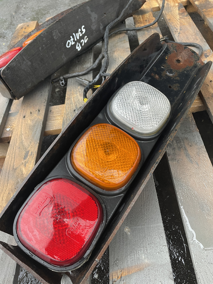 JCB 531 541 - lampy tylne 700/50-129 - Feu arrière pour Engins de chantier: photos 3 JCB 531 541 - lampy tylne 700/50-129 - Feu arrière pour Engins de chantier: photos 3