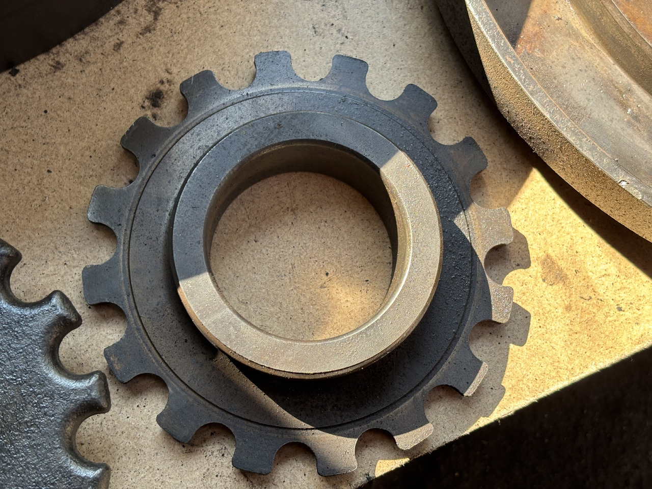 JOHN DEERE 7RXX 7R 330 7R330 Nakrętka J560689 - Pièces de frein pour Machine agricole: photos 2 JOHN DEERE 7RXX 7R 330 7R330 Nakrętka J560689 - Pièces de frein pour Machine agricole: photos 2