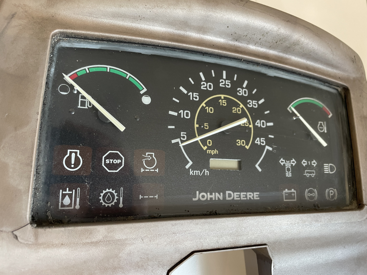 John Deere 3800 - zegary licznik pulpit AZ57940 R197098 - Panel de instrumentos pour Machine agricole: photos 2 John Deere 3800 - zegary licznik pulpit AZ57940 R197098 - Panel de instrumentos pour Machine agricole: photos 2