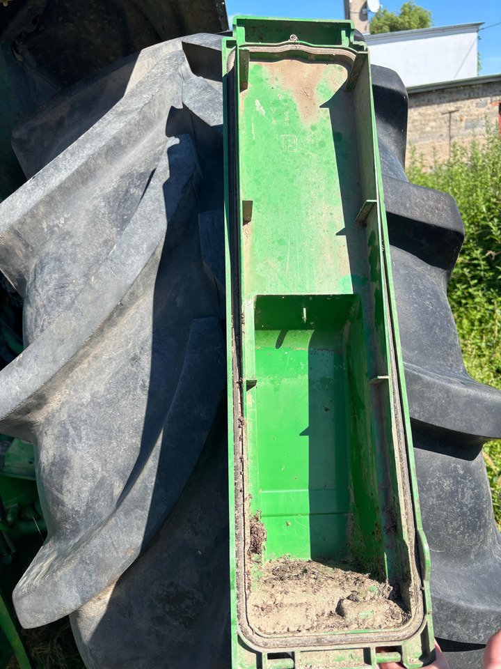 John Deere 6010 6200 6400 6510 Pokrywa obudowy filtra powietrza kabinowego AL153003 - Filtre de salon pour Machine agricole: photos 2 John Deere 6010 6200 6400 6510 Pokrywa obudowy filtra powietrza kabinowego AL153003 - Filtre de salon pour Machine agricole: photos 2