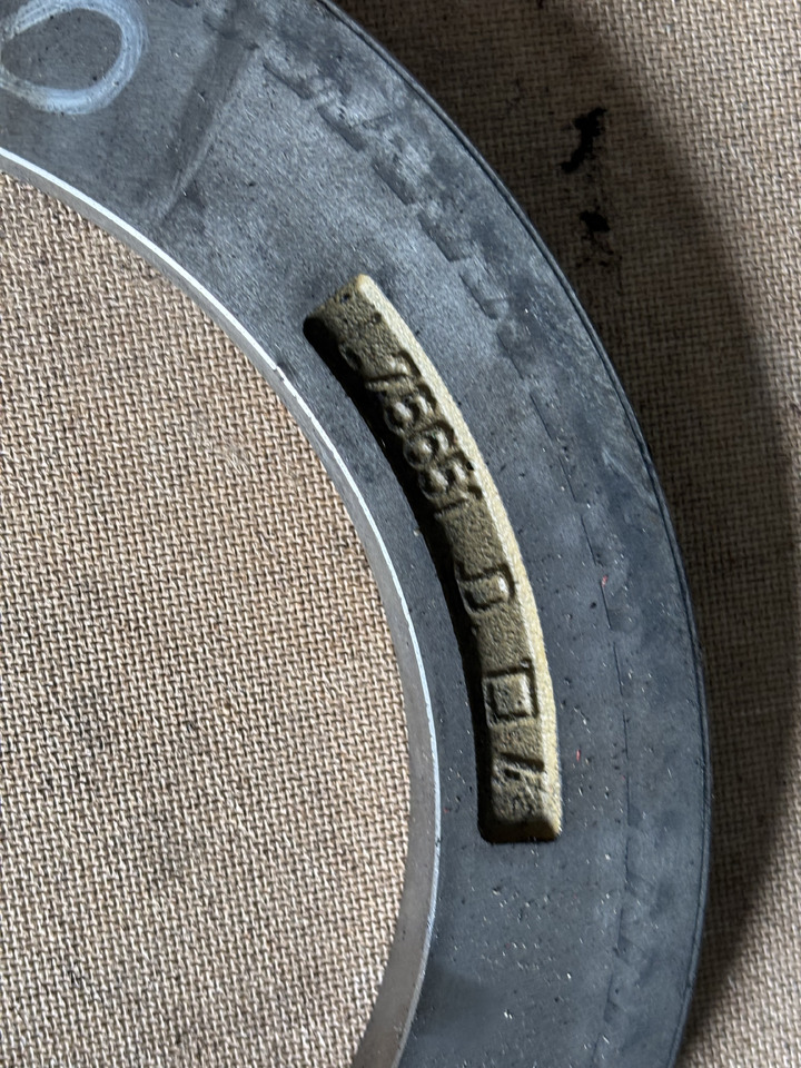 John Deere 6100 6300 6400 6500 6600 Docisk Hamulca Płytka L75651 - Pièces de frein pour Machine agricole: photos 2 John Deere 6100 6300 6400 6500 6600 Docisk Hamulca Płytka L75651 - Pièces de frein pour Machine agricole: photos 2