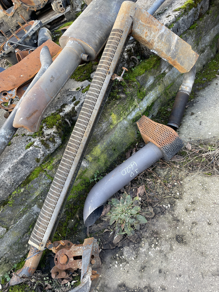 John Deere 6620 6820 - wydech tłumik AL155688 - Silencieux pour Machine agricole: photos 1 John Deere 6620 6820 - wydech tłumik AL155688 - Silencieux pour Machine agricole: photos 1