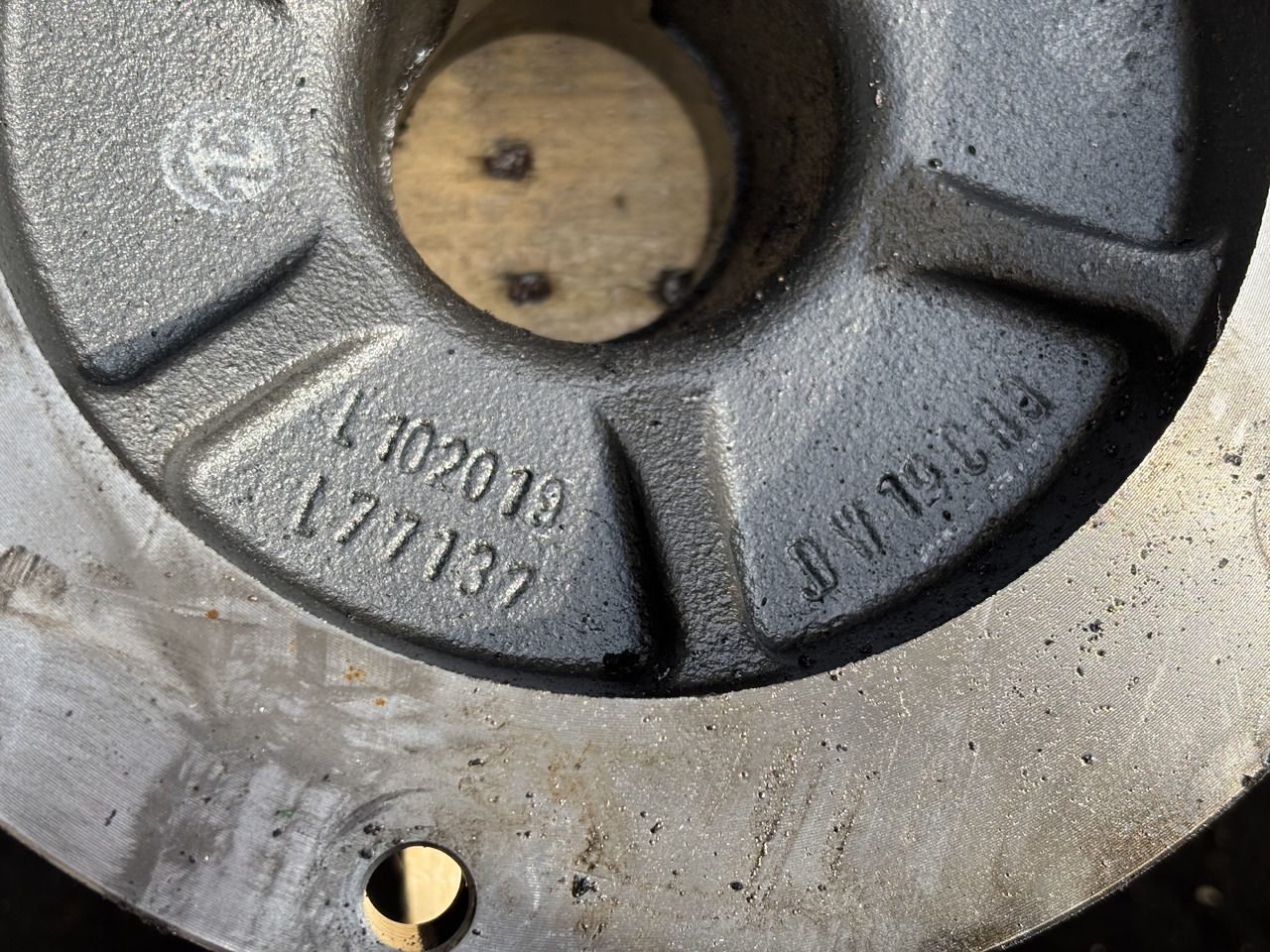 John Deere 6630 Obudowa łożyska L77137 L102019 - Pièces de train de roulement pour Machine agricole: photos 2 John Deere 6630 Obudowa łożyska L77137 L102019 - Pièces de train de roulement pour Machine agricole: photos 2