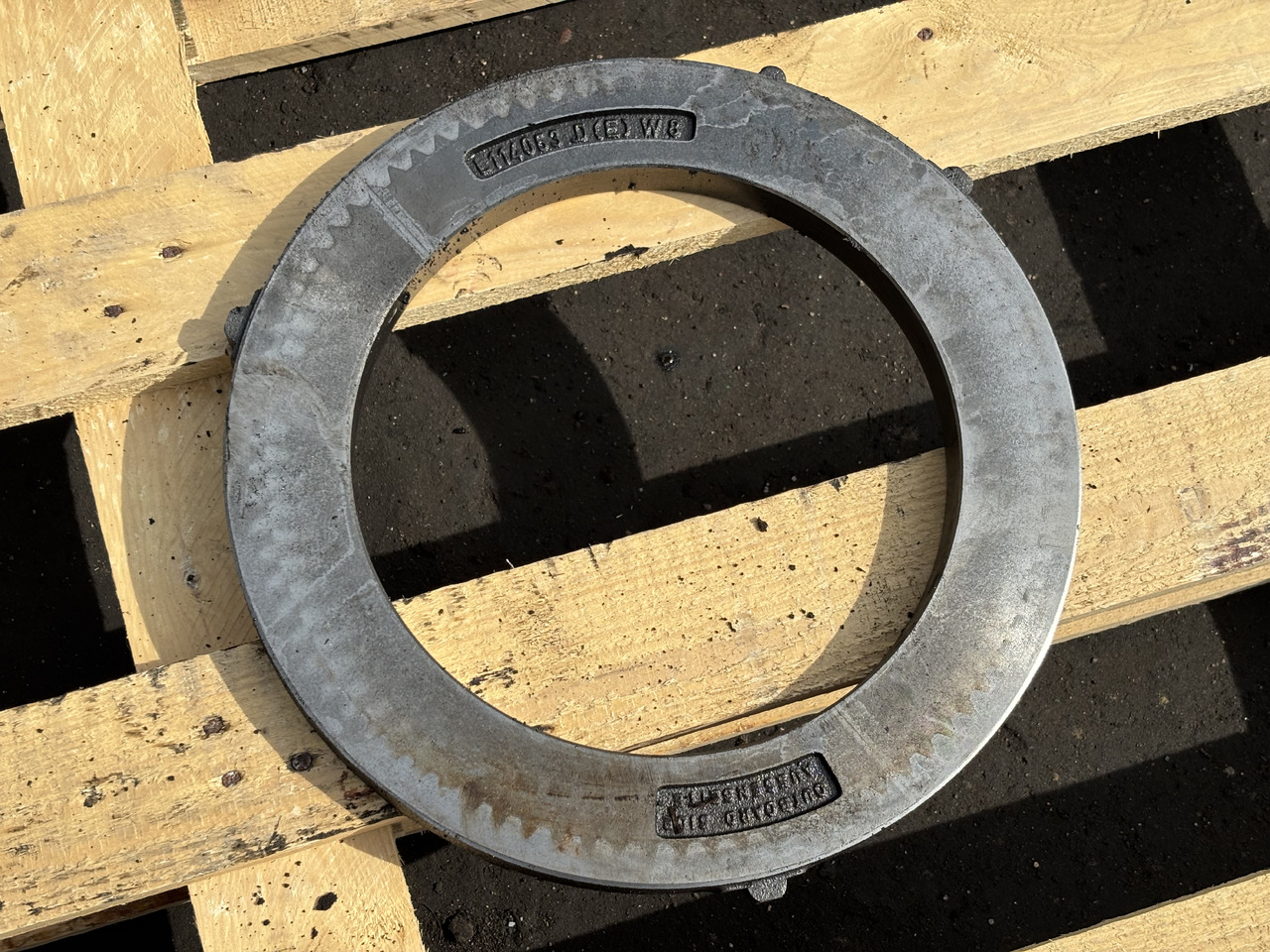 John Deere 6630 Tarcza Płytka Hamulcowa L114053 - Disques de frein pour Machine agricole: photos 1 John Deere 6630 Tarcza Płytka Hamulcowa L114053 - Disques de frein pour Machine agricole: photos 1