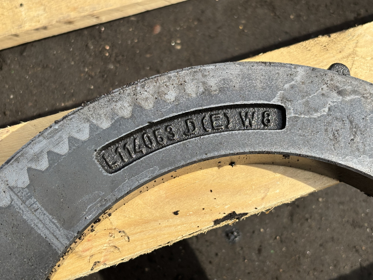 John Deere 6630 Tarcza Płytka Hamulcowa L114053 - Disques de frein pour Machine agricole: photos 2 John Deere 6630 Tarcza Płytka Hamulcowa L114053 - Disques de frein pour Machine agricole: photos 2