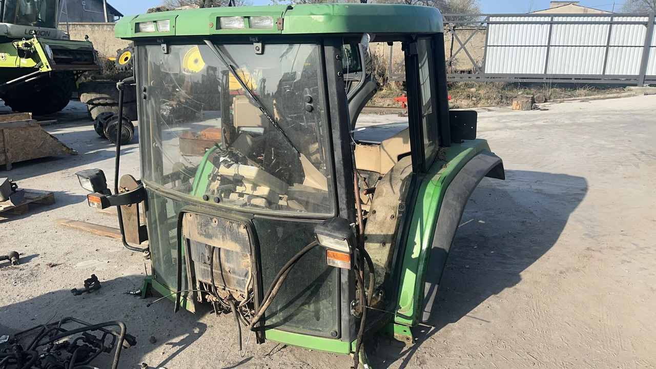 John Deere 6810 - kabina - części - Cabine pour Machine agricole: photos 1 John Deere 6810 - kabina - części - Cabine pour Machine agricole: photos 1