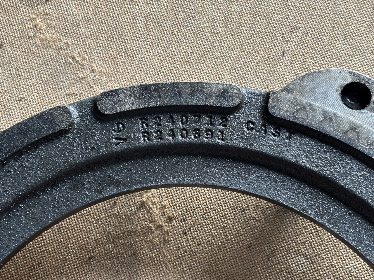 John Deere 6830 6930 7330 7425 Docisk Hamulca Płytka R240691 - Disques de frein pour Machine agricole: photos 2 John Deere 6830 6930 7330 7425 Docisk Hamulca Płytka R240691 - Disques de frein pour Machine agricole: photos 2