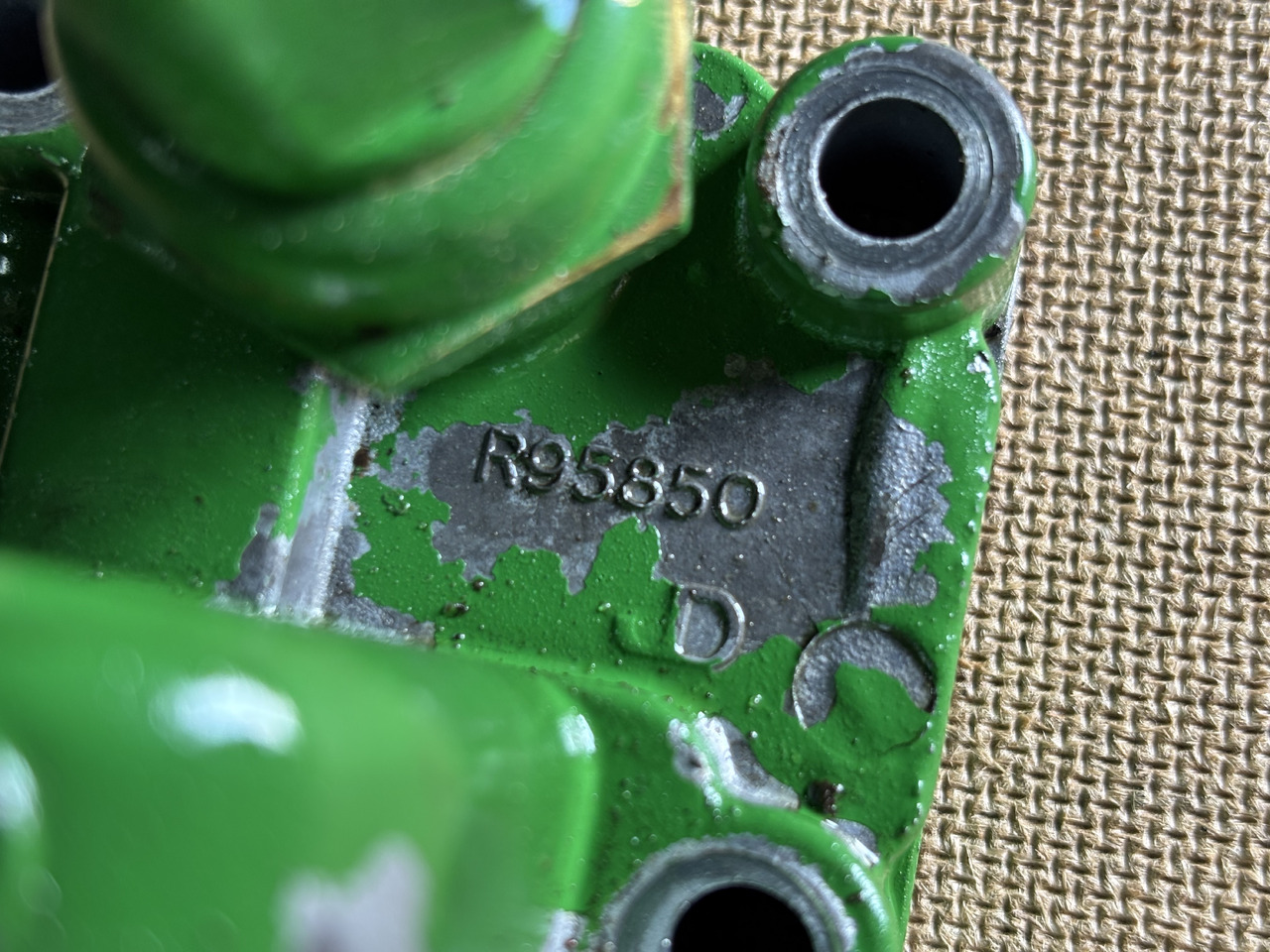 John Deere 6910 Korpus filtra oleju z Przełącznikiem ciśnienia R95850 RE212878 - Filtre à huile pour Tracteur agricole: photos 5 John Deere 6910 Korpus filtra oleju z Przełącznikiem ciśnienia R95850 RE212878 - Filtre à huile pour Tracteur agricole: photos 5