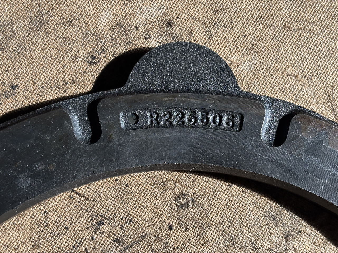 John Deere 7200 7230 7630 7830 7930 7M 230 Docisk Hamulca Płytka R226506 R240743 - Disques de frein pour Machine agricole: photos 2 John Deere 7200 7230 7630 7830 7930 7M 230 Docisk Hamulca Płytka R226506 R240743 - Disques de frein pour Machine agricole: photos 2